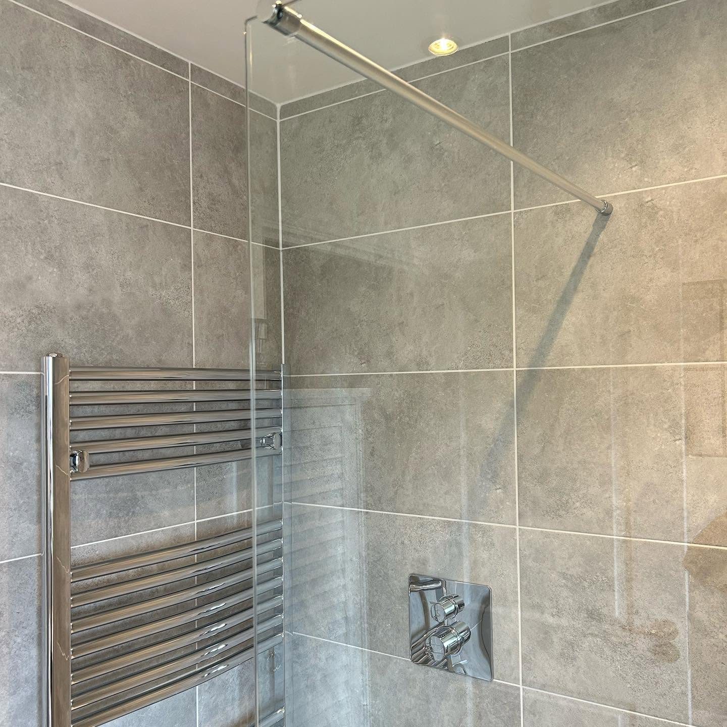 Clean shower screen and tiling