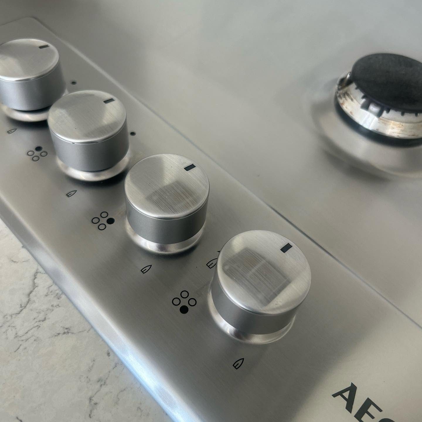 Clean hob controls